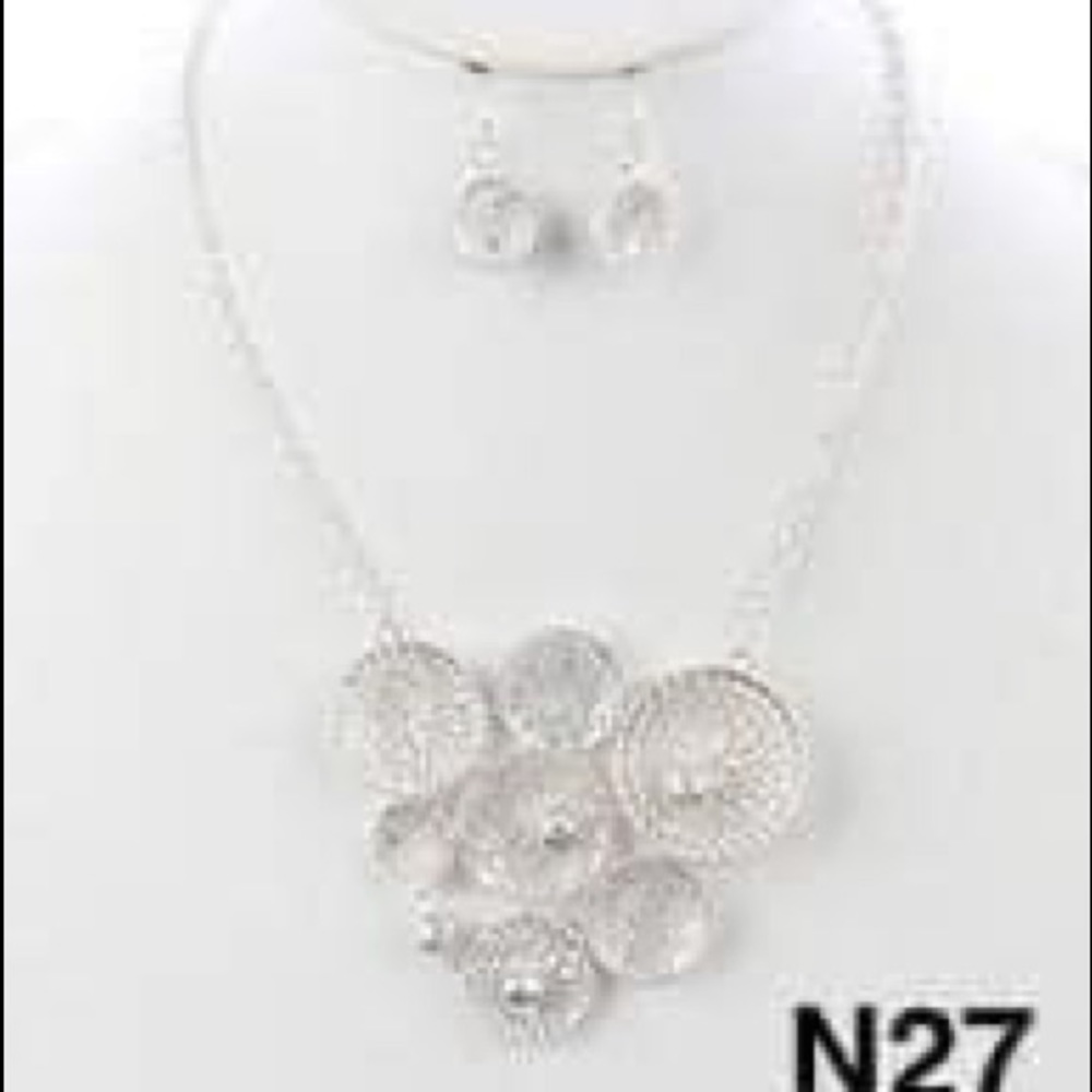 $5 Necklace and Earrings Set